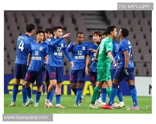 上海申花与广州恒大激战正酣谁能在中超赛场上笑到最后